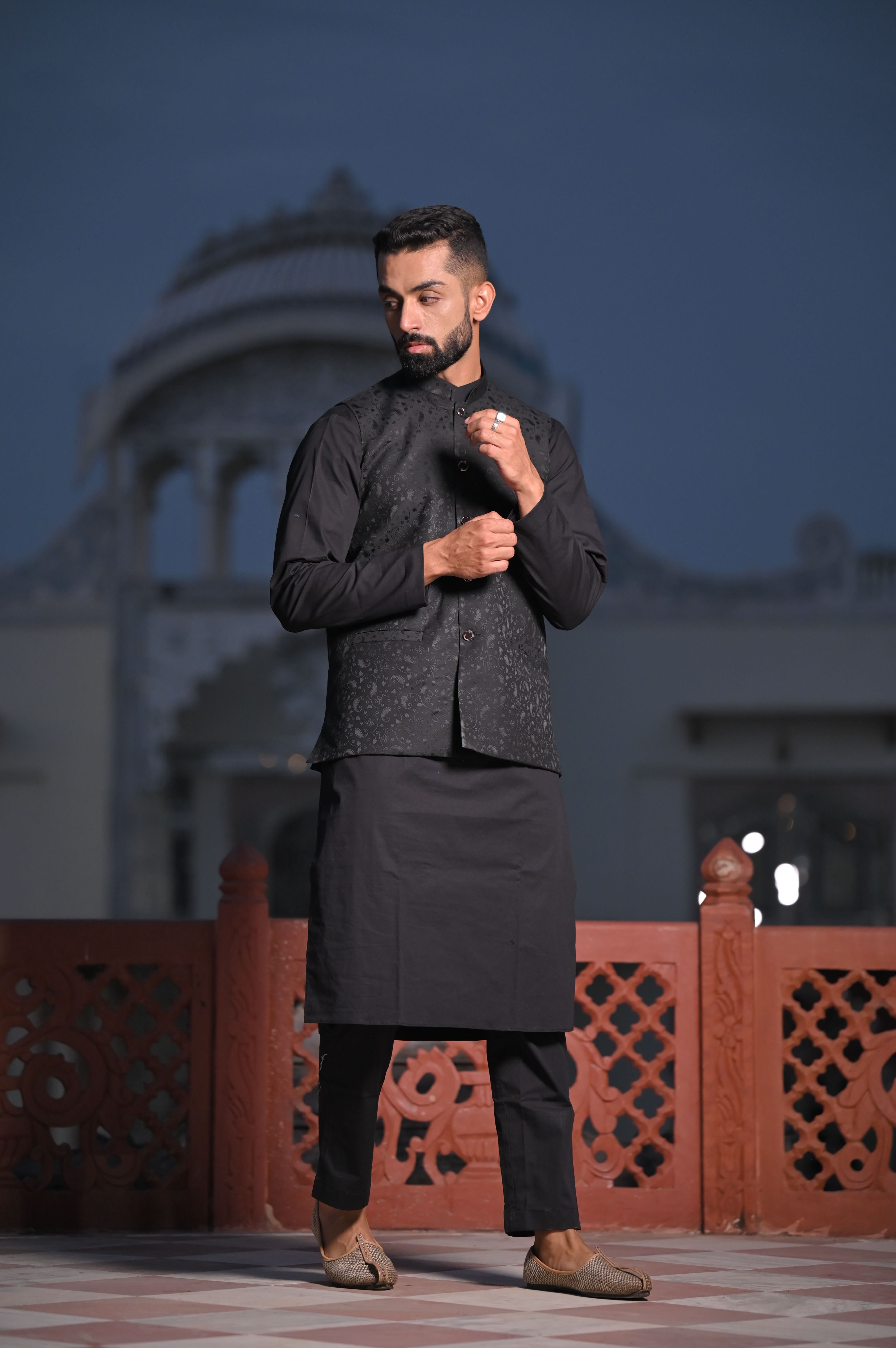 Silk Embroidered Mens Kurta Pajama With Jacket at Rs 1950/piece in Surat |  ID: 2849494006333