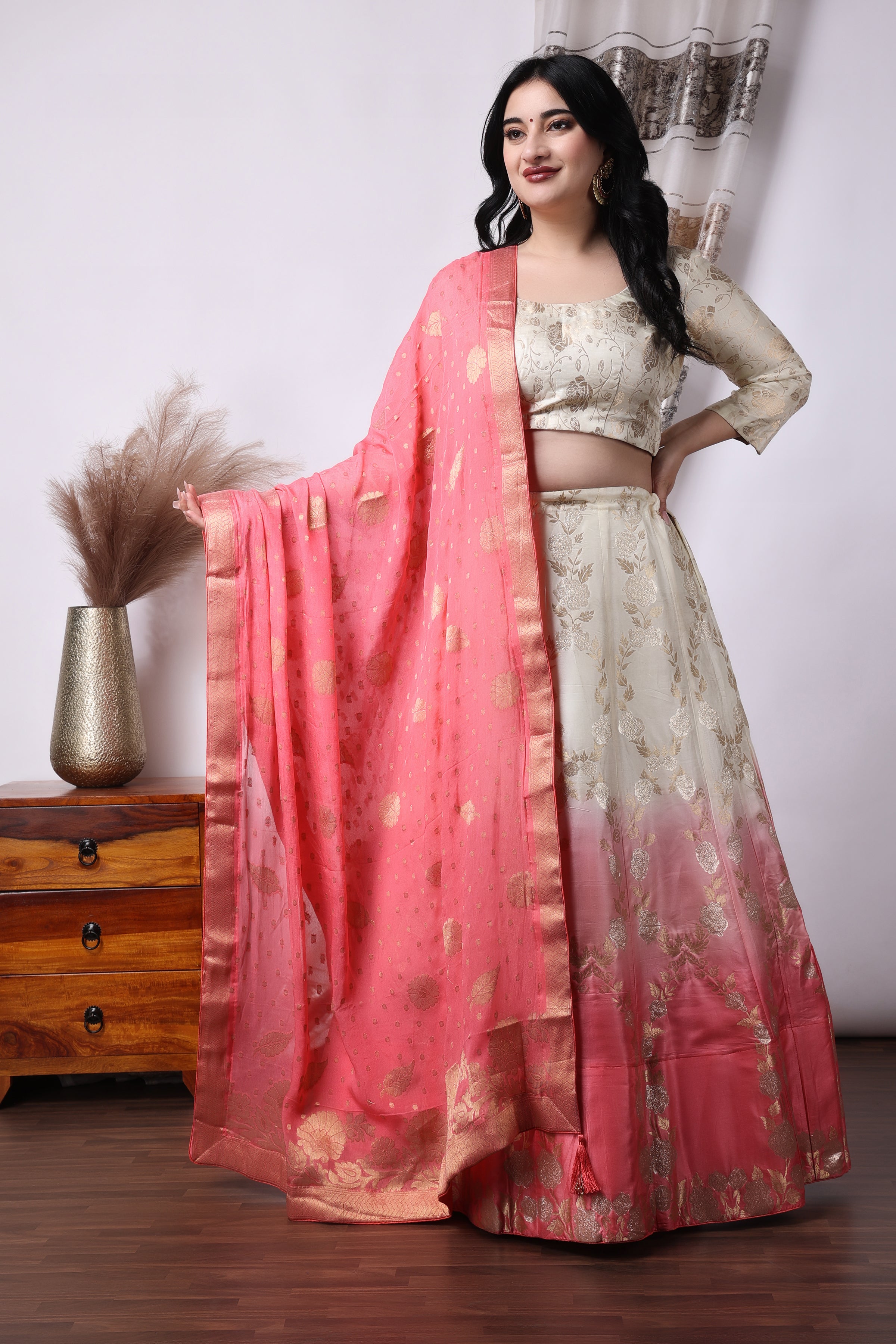 7 Trendy Ideas To Style a Traditional Banarasi | WeddingBazaar