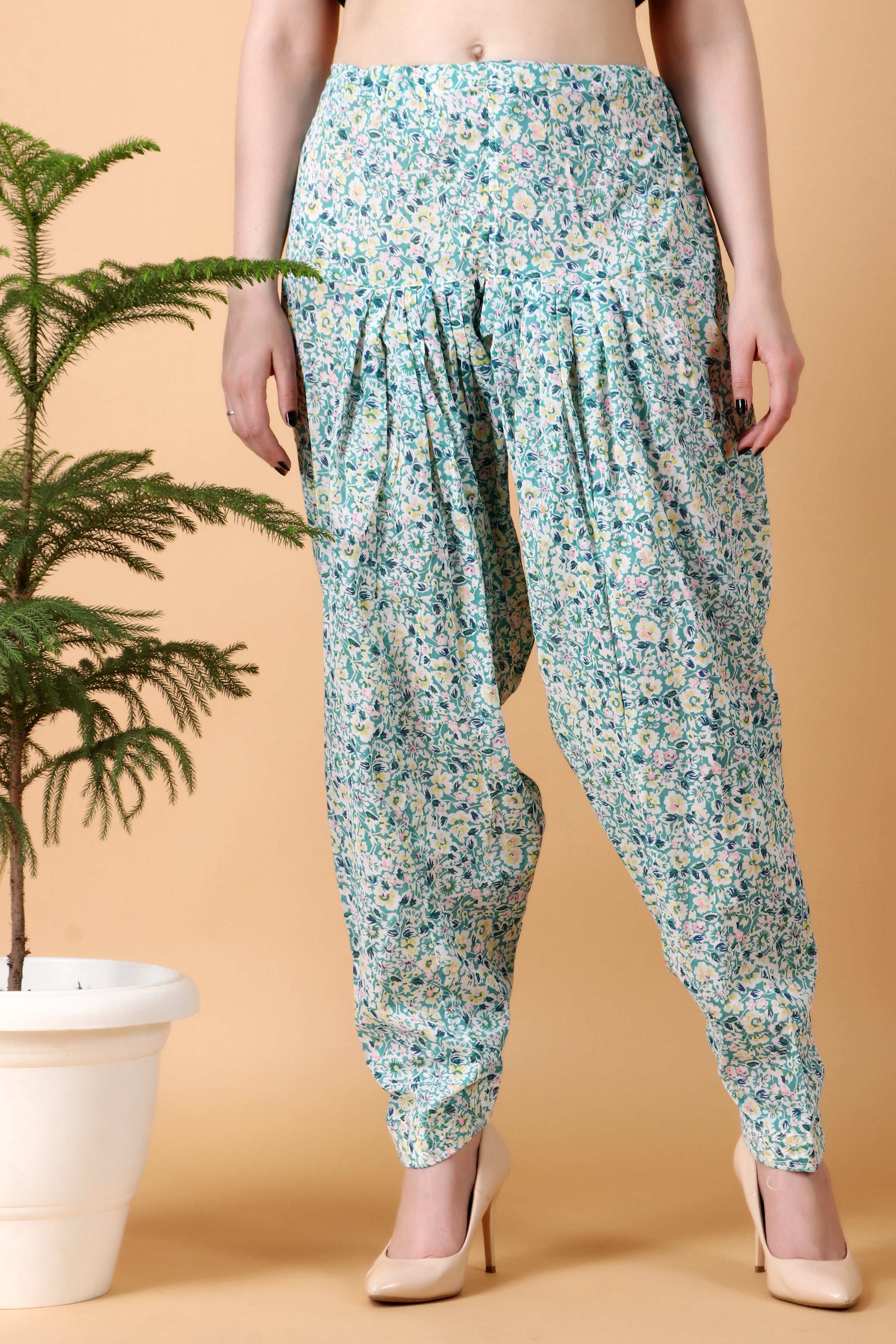 Xinqinghao Women's Elatic Waist Pleated Pants Solid Color Plus Size Legging  Cropped Pants Slim-Leg Plus Size Cargo Pants White XXXL - Walmart.com