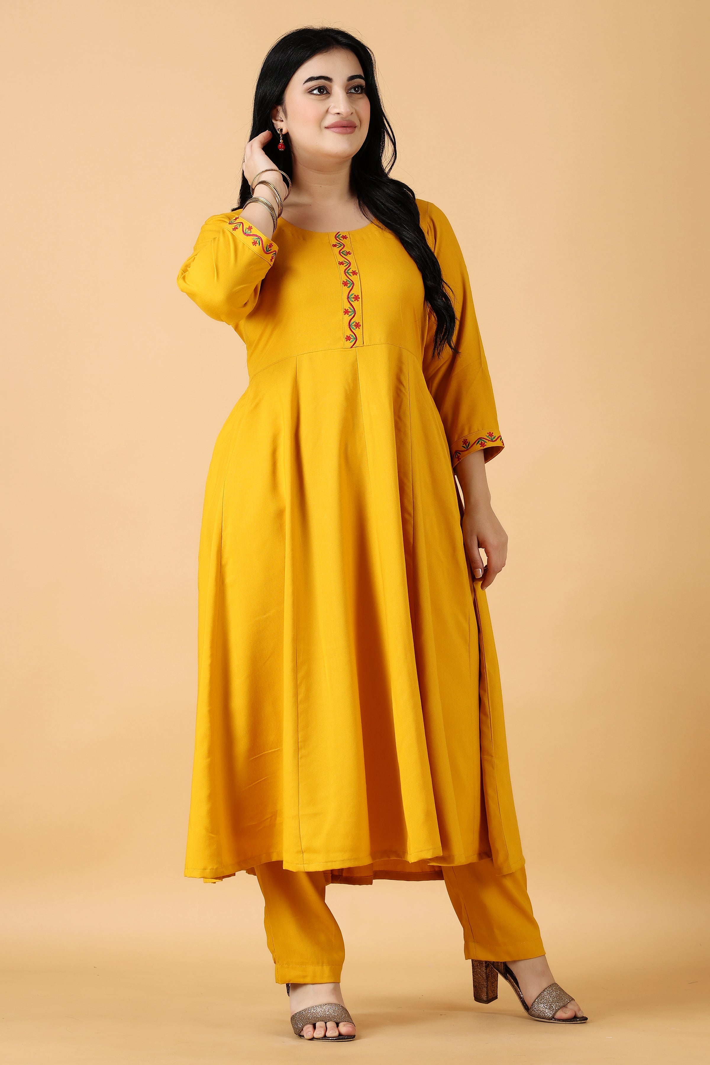 Georgette READY TO WEAR NEW DESIGNER PLAIN ANARKALI SUIT at Rs 699 in Surat